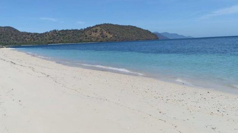 Pantai Pasir Putih Weri 